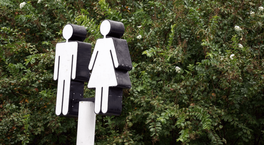 혈변이 나오는 이유 화장실 표지판