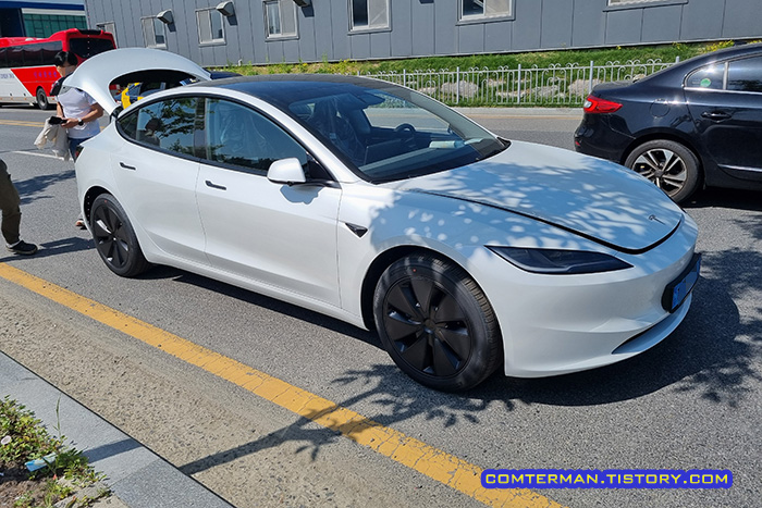 테슬라 모델3 하이랜드 흰검