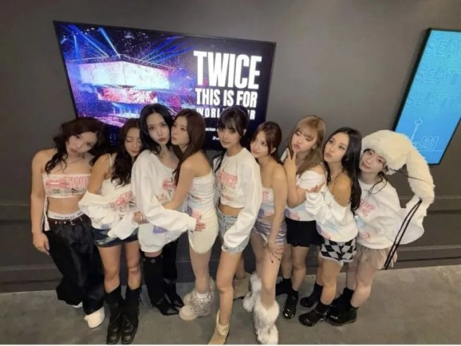 트와이스 북미 투어 55만 관객 돌파! K-팝 걸그룹 역대 최다 기록 및 일본 국립경기장 최초 입성 총정리