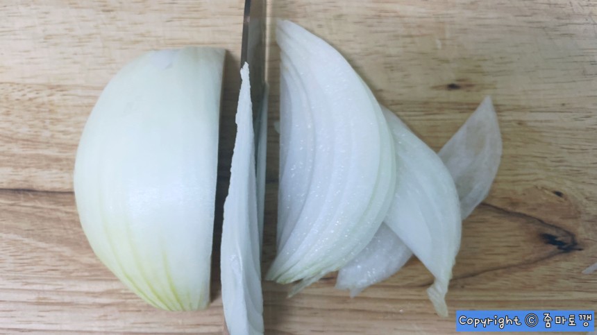 양파-칼로-썰기
