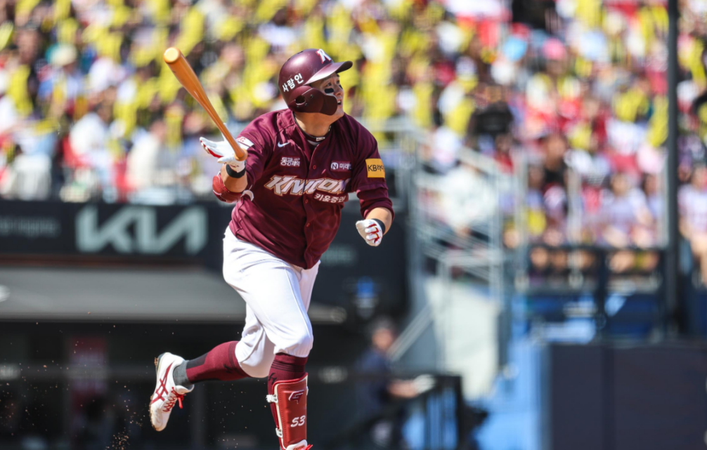 ν€μ μ΅μ€ν 1νΈ νλ° λ¬μ±! ν€μ κΈ°μ νλ‘μΌκ΅¬ κ°λ§μ  νμ΄λΌμ΄νΈ