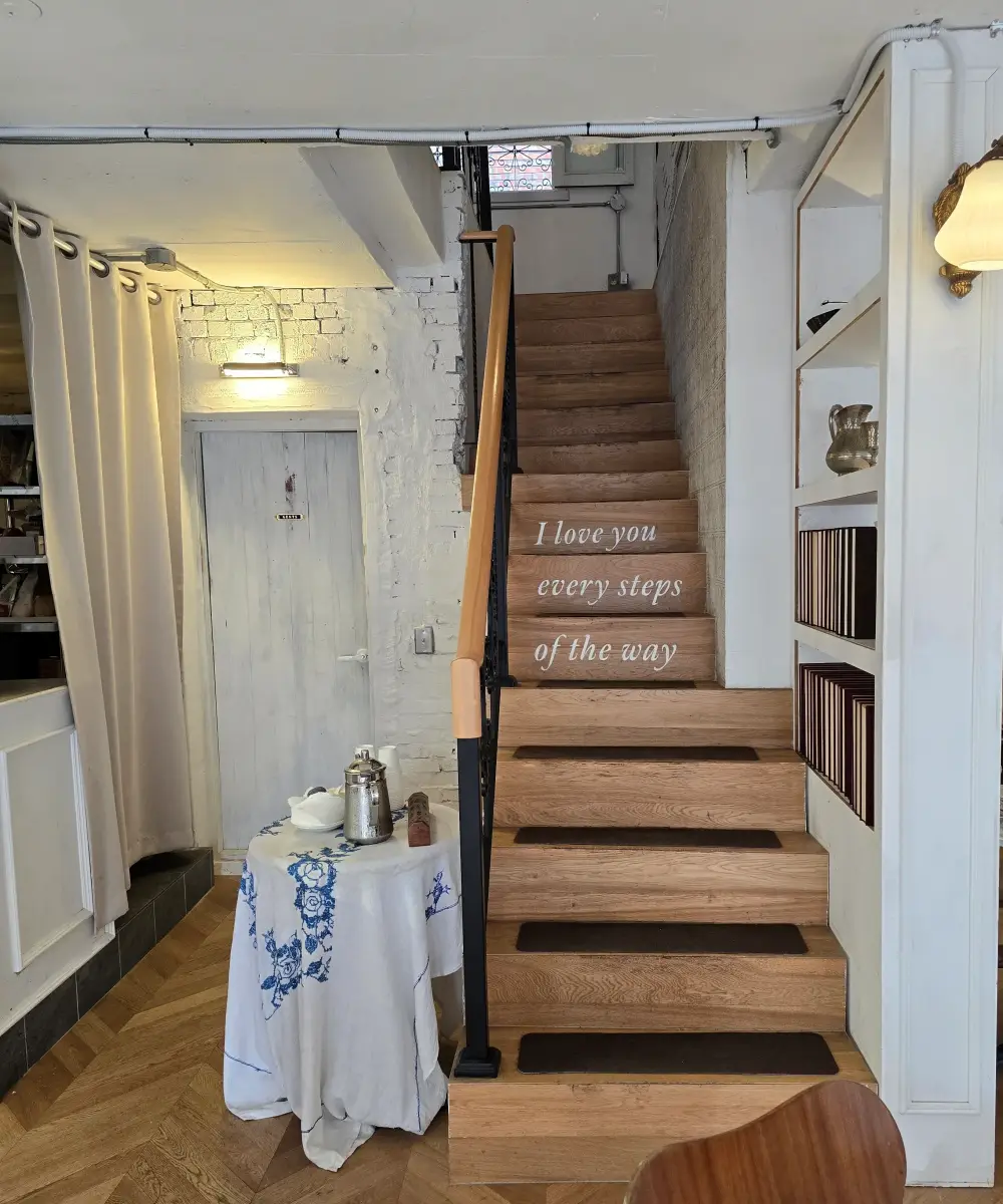 까사넬로 2층으로 통하는 계단 사진