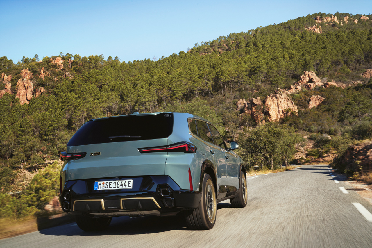 BMW XM 후면 사진 출처 BMW 홈페이지