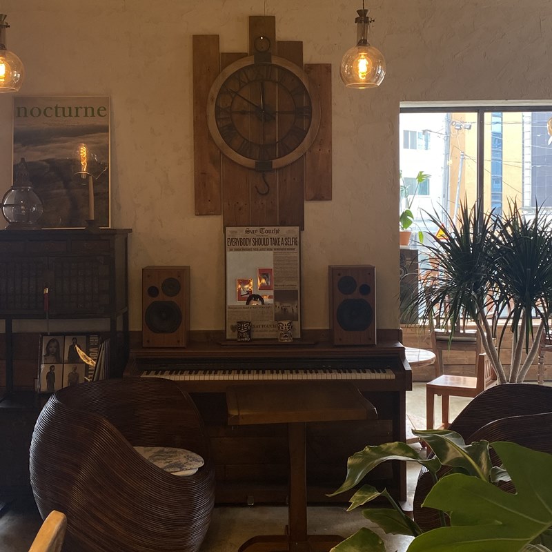 쿠안도-카페-내부-인테리어