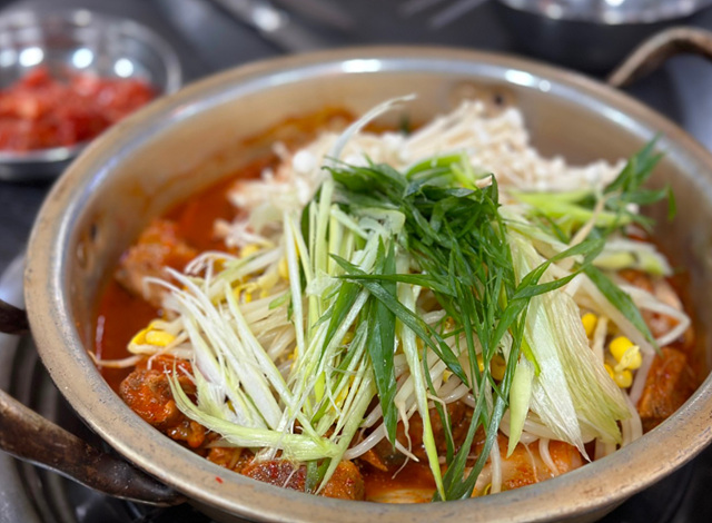 제주 전농로 근처 맛집 추천 벚꽃여행 소도리왕뼈다귀 제주냉삼시대 모던그릴 옛날홍가네칼국수 원영식당 킷사핫피엔도 호성식당 북경반점 모렐로제주 명동찌개마을