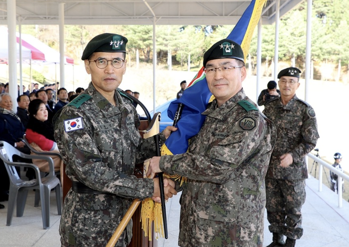 강창구 8군단장 취임식