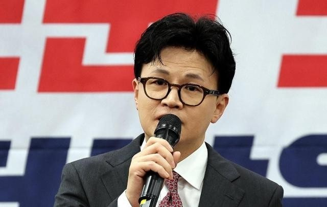 &ldquo;가족이 쓴 것 맞다&rdquo; 한동훈의 뒤늦은 시인, 윤&middot;한 갈등 '파국'으로 치닫나?