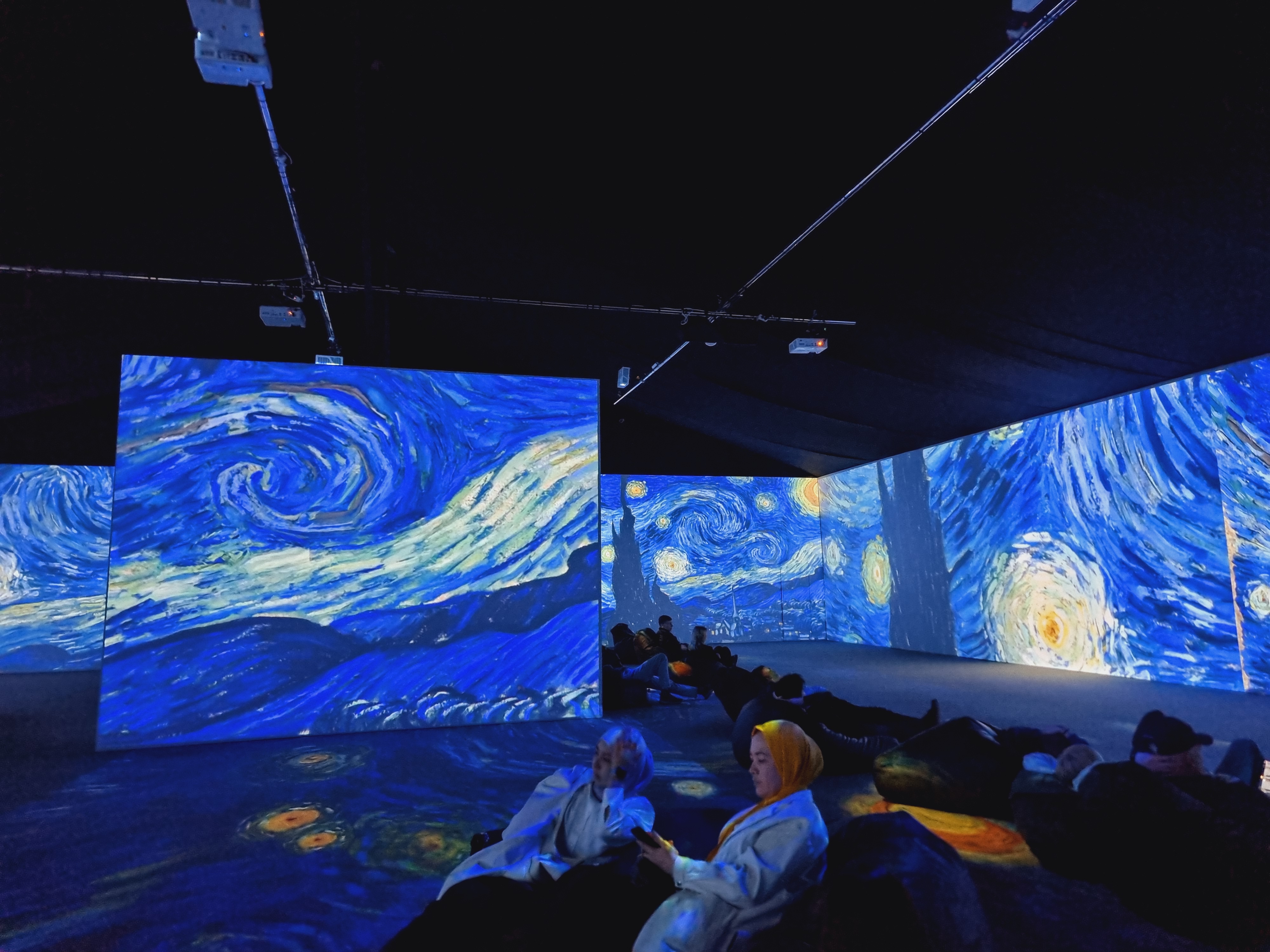 고흐의 별이 빛나는 밤에