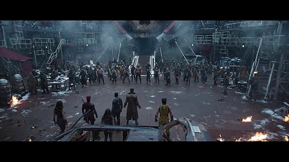 수많은 캐릭터들이 거대한 실내 전투 장소에서 대치하고 있는 대규모 전투 전 장면