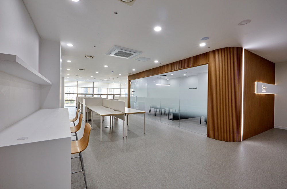 화이트우드오피스인테리어