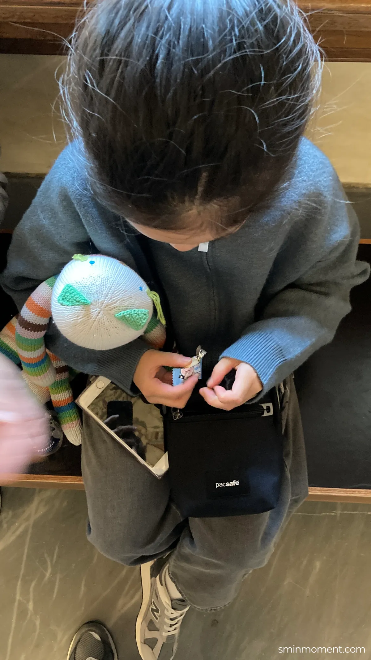 이탈리아-피렌체-우피치미술관-대기의자-휴식중-말랑카우