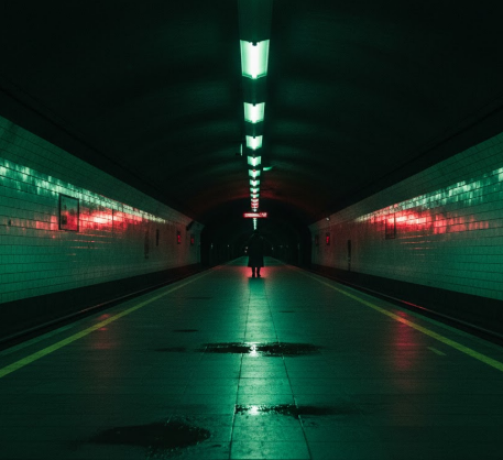 양재시민의숲역: 운명의 딱지치기 장소