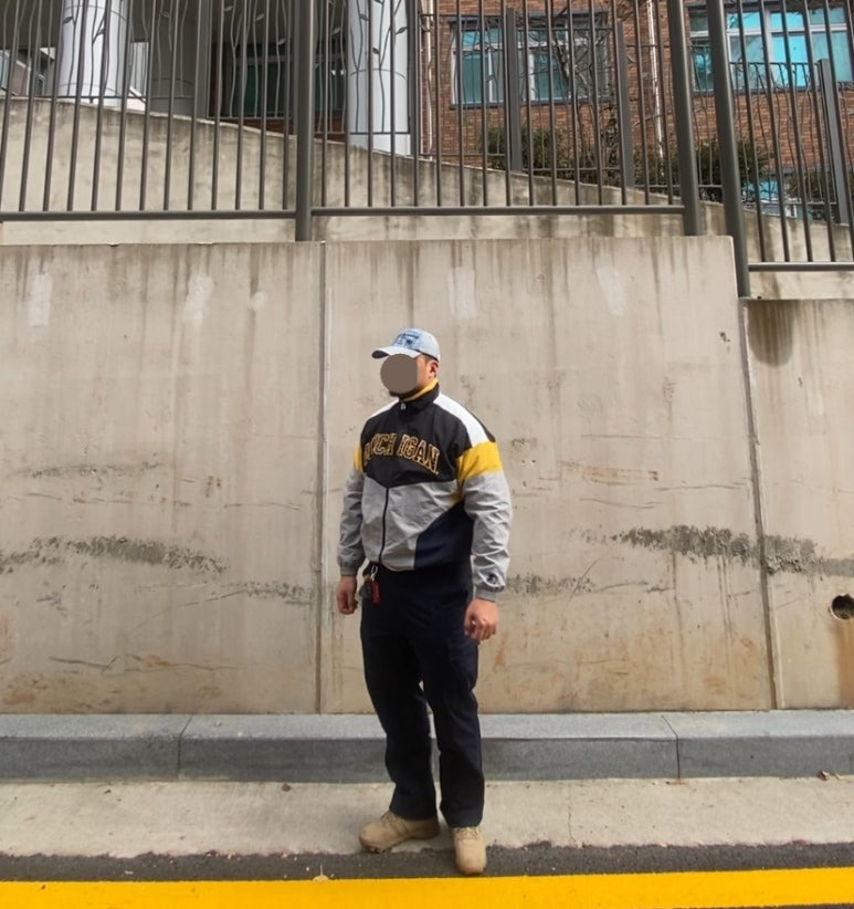 데일리룩('25. 12. 6.)엑스톤즈 빈티지 워싱 데님 볼캡, 스타터 미시간 빈티지바람막이 윈드브레이커 트레이닝재킷, 무신사 무신사스탠다드 카고 팬츠, 아디다스 데저트부츠 사막화