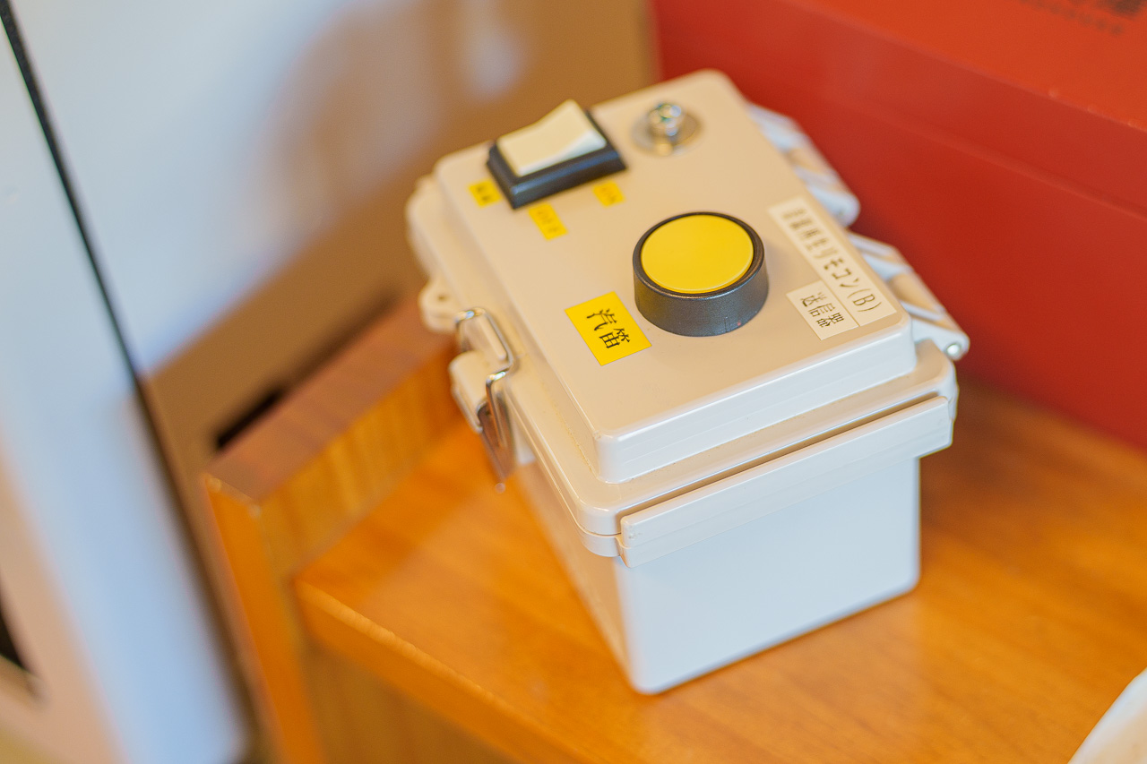 증기기관차의 경적을 울릴 수 있는 버튼