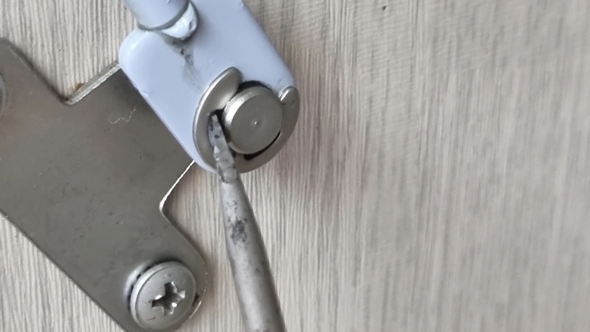 쇼바 연결 부품 떼는 방법