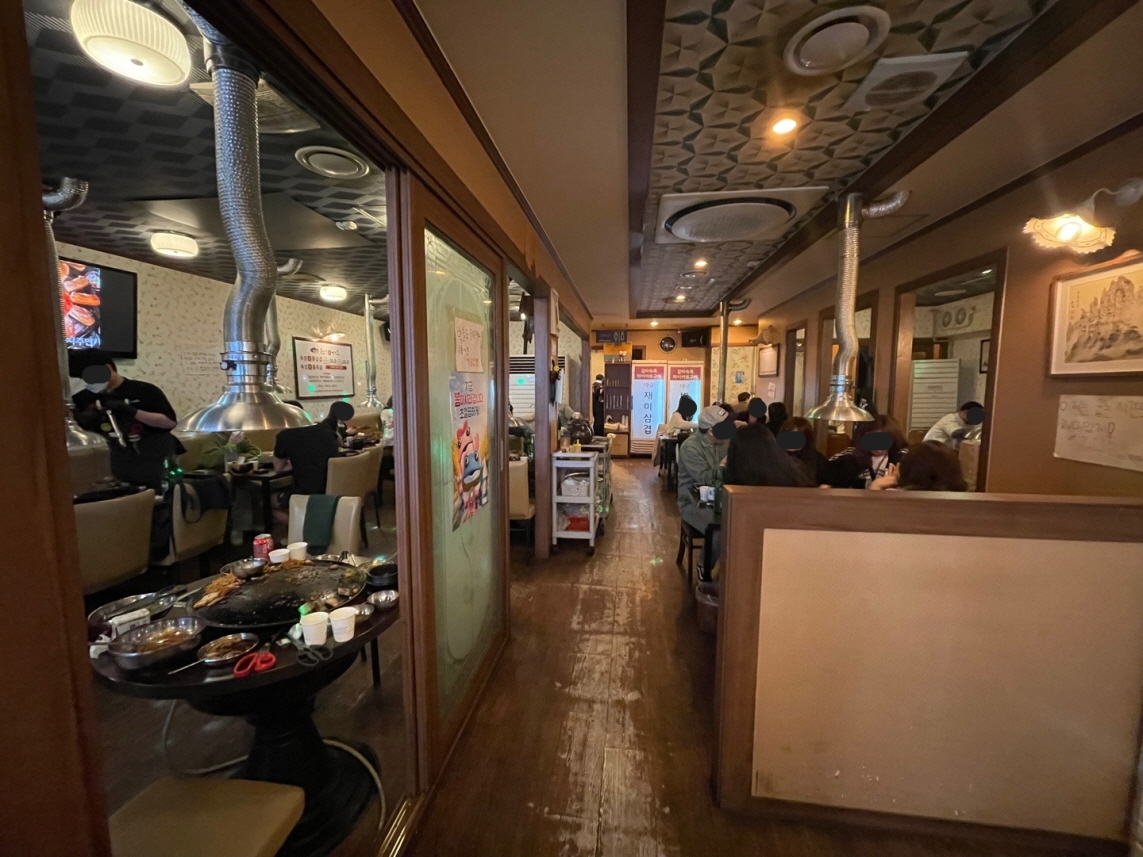 동두천 솥뚜껑 삼겹살 부평점 내부