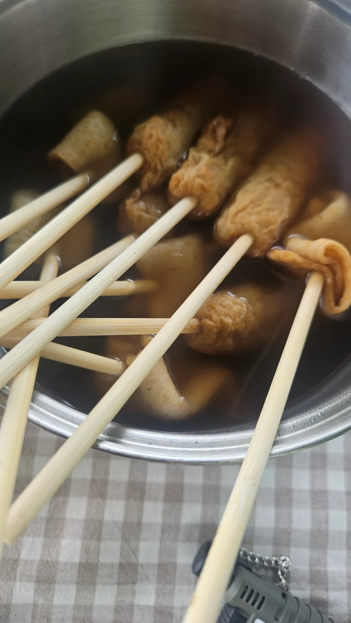 냄비에-담겨져-있는-오뎅들
