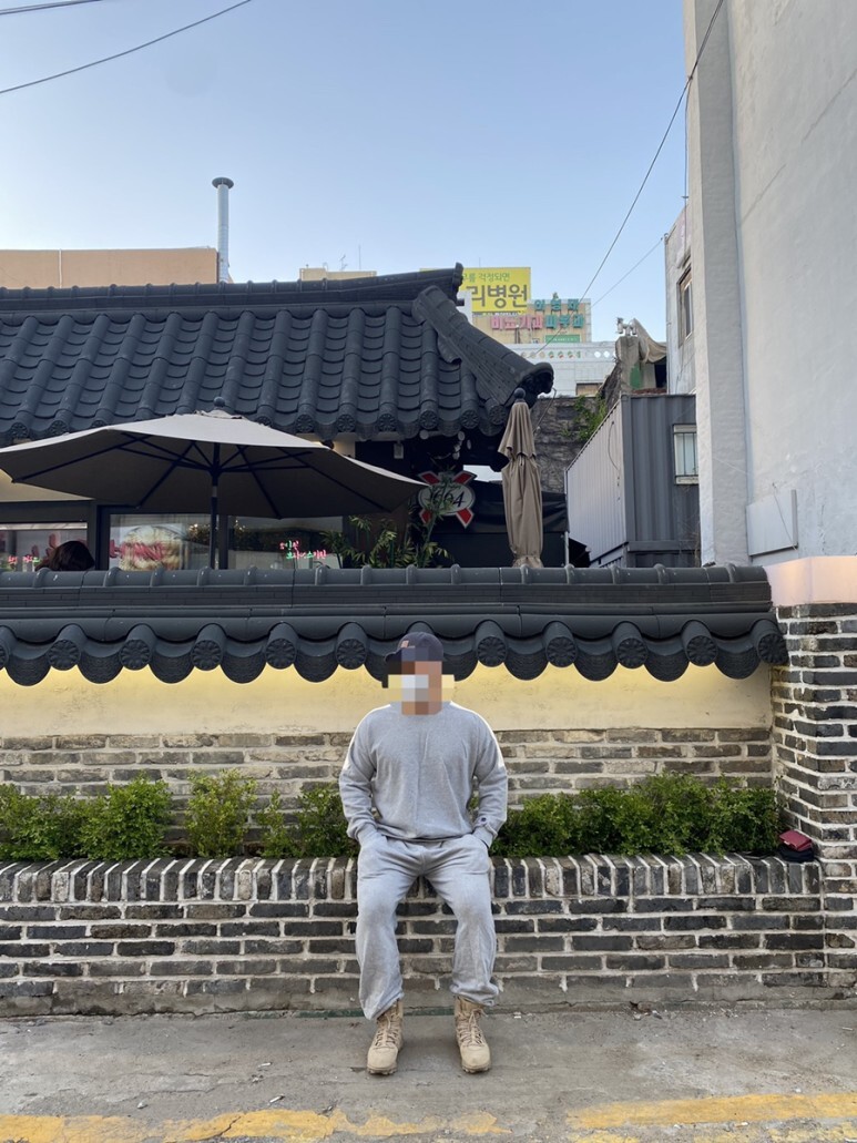 데일리룩(오뭘입)칼하트모자볼캡 블랙, 비스폰지맨투맨 멜란지그레이, 제멋조거팬츠 멜란지그레이, 아디다스 사막화, 남자코디 , 남자데일리룩, 남자데일리코디, ootd