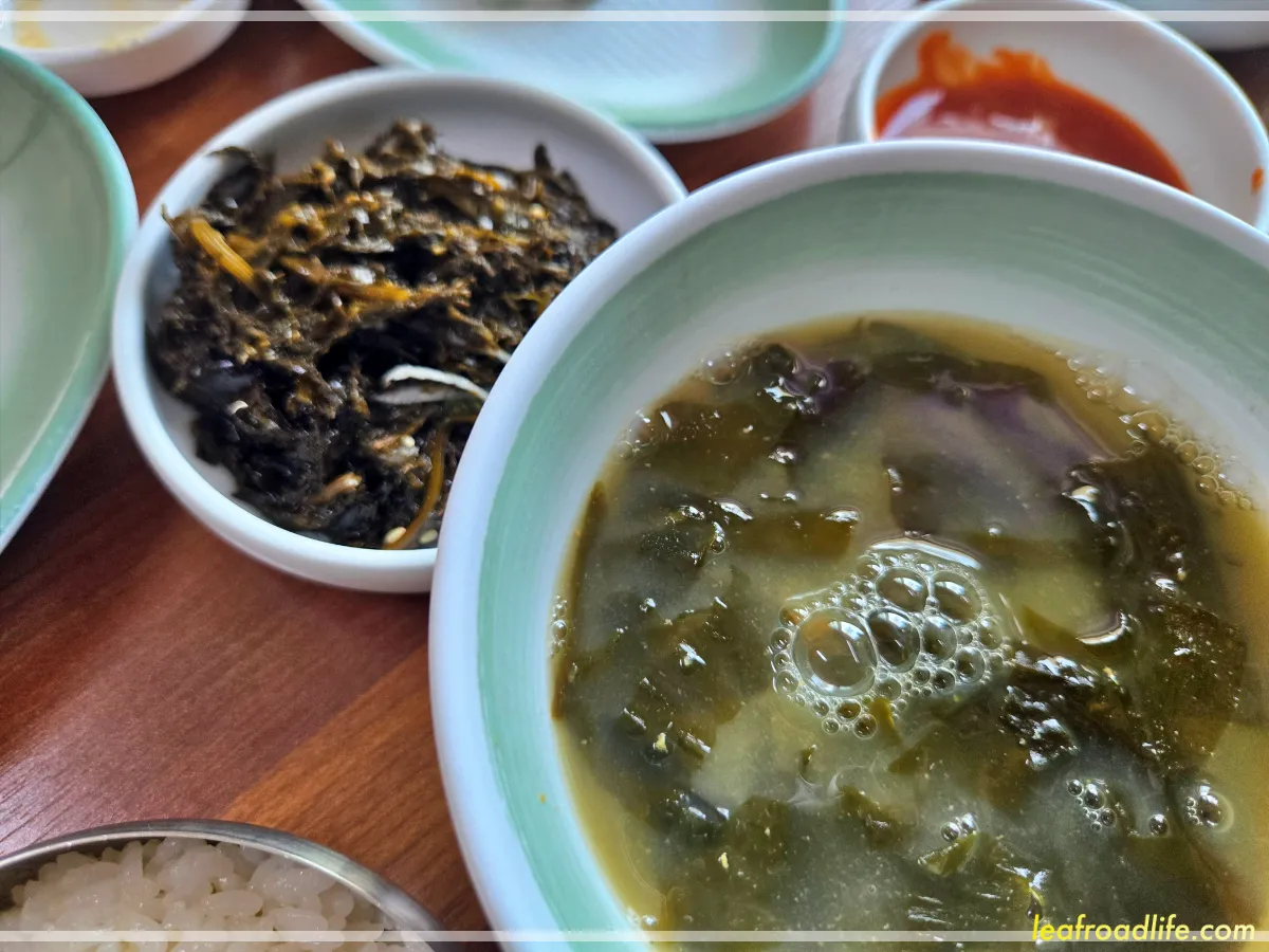 제주도-섭지코지-해녀밥상-성게미역국