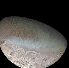 해왕성 위성 트리톤의 사진입니다.