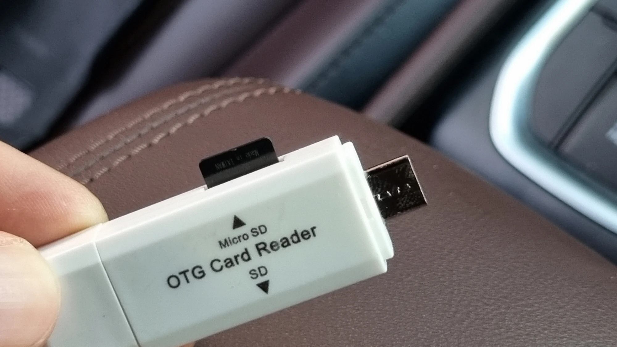 메모리 카드 OTG 끼운 모습