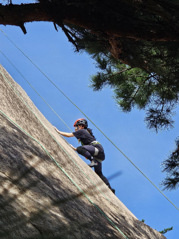 슬랩등반은 발을 잘 사용할 줄 알아야합니다.