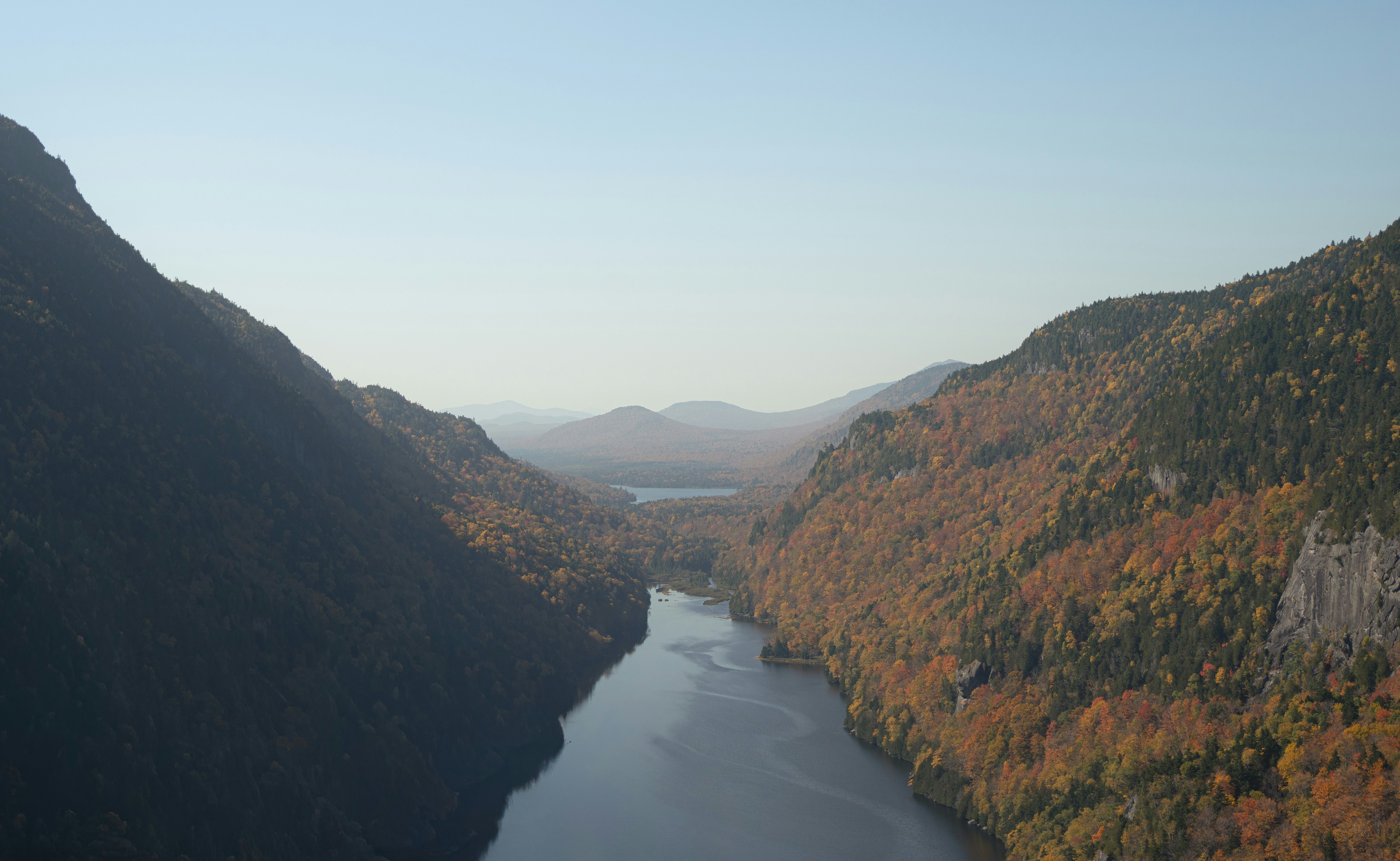 가을빛으로 물든 강과 산 전경 관련 사진