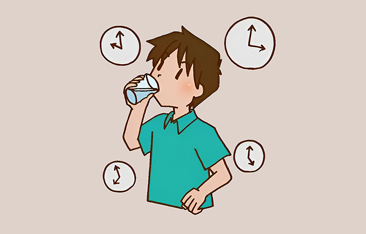 소금물을-섭취하는-남성