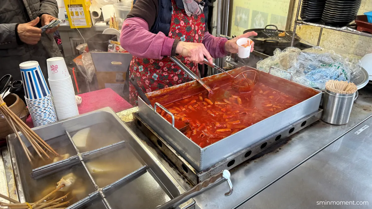 삼청동-북촌한옥마을-투어-길거리-음식-떡볶이집-맛있겠다