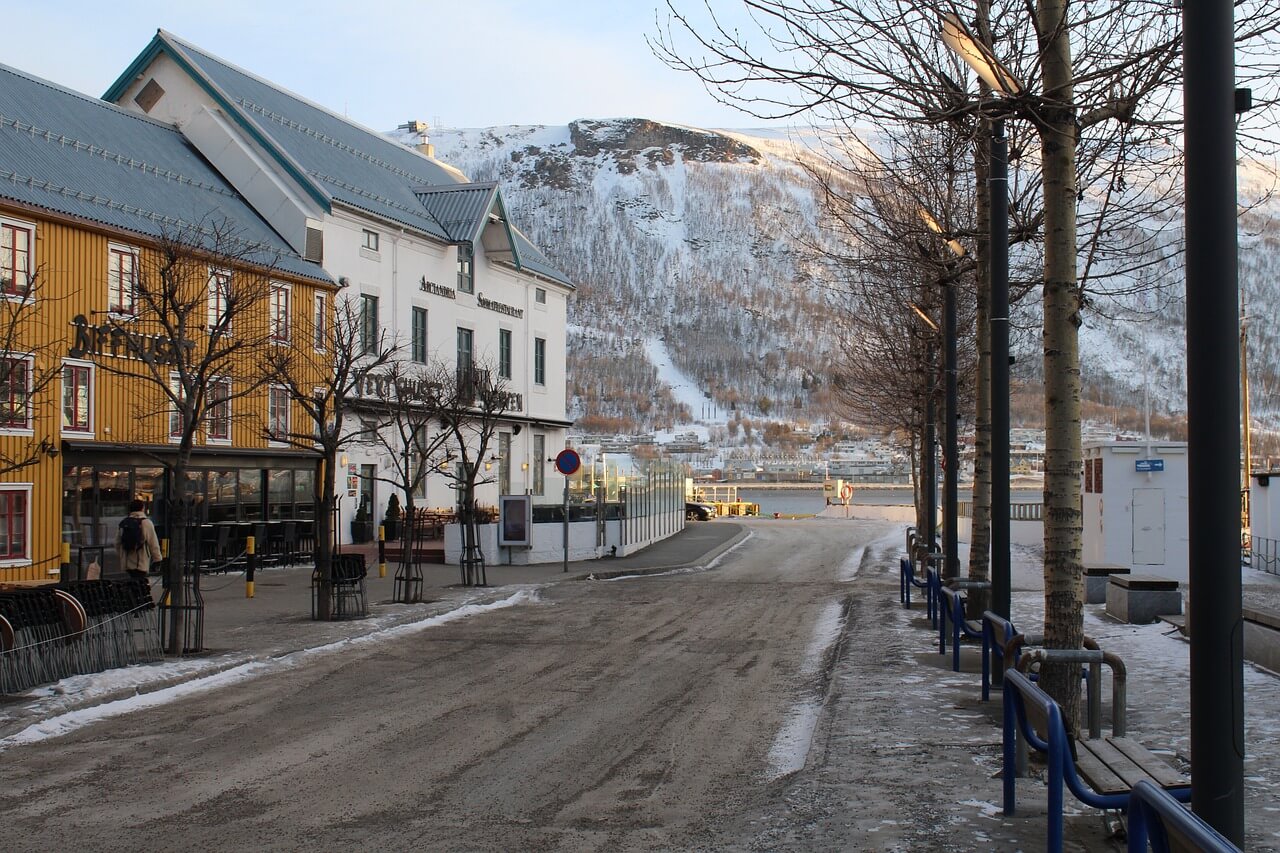 겨울철 혈압 급등 - 위험 신호와 예방법 총정리 
