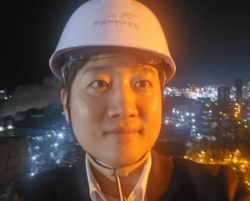 안전모를착용한-남성의모습