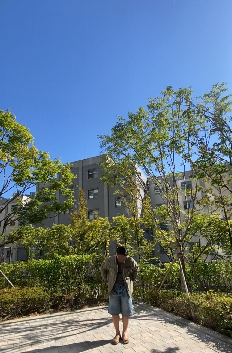 데일리룩(2024. 9. 24.)OG-107 자켓 셔츠, 무신사스탠다드 티셔츠, 디미트리블랙 카펜터 버뮤다 데님 팬츠, 츄바스코 샌달 신발, 카시오시계 A158W-1 클래식 실버