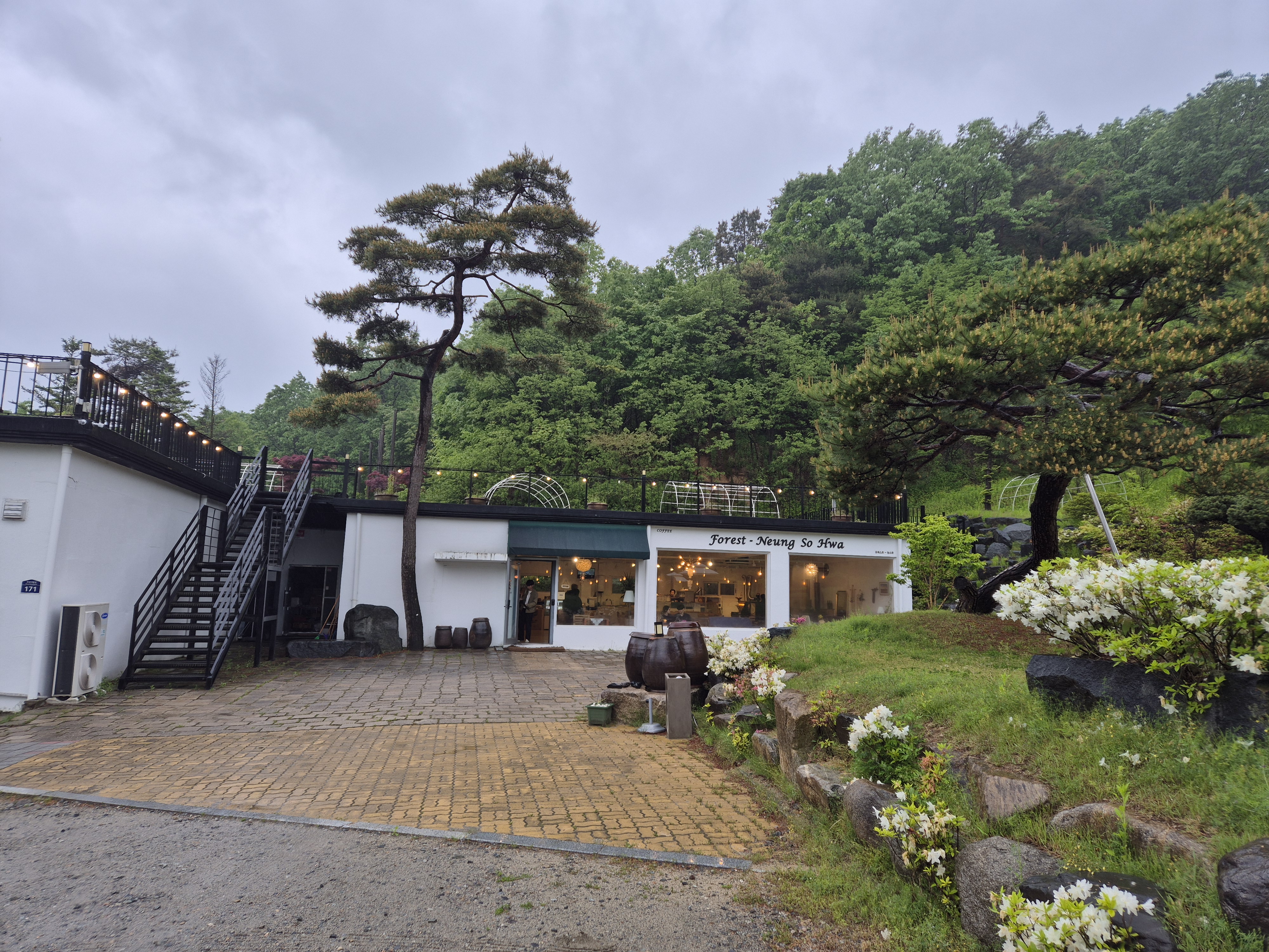 충주 카페 능소화 입구
