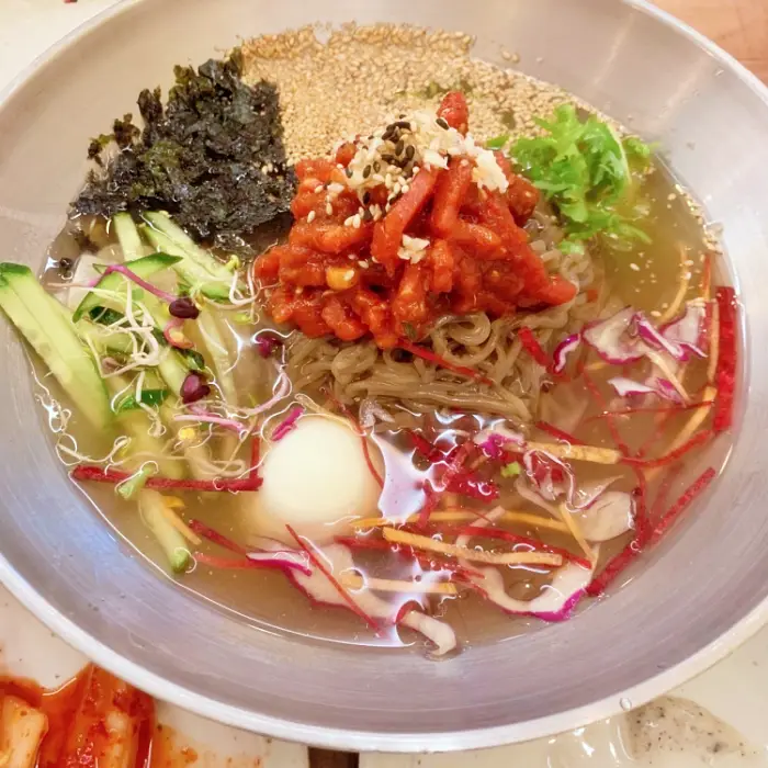 생방송오늘저녁 단양 구경시장 시장이 반찬 흑마늘 숙성 마늘면 물국수, 마늘 떡갈비, 육회 비빔면 맛집