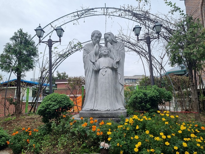 서울 망우동성당 성가정상