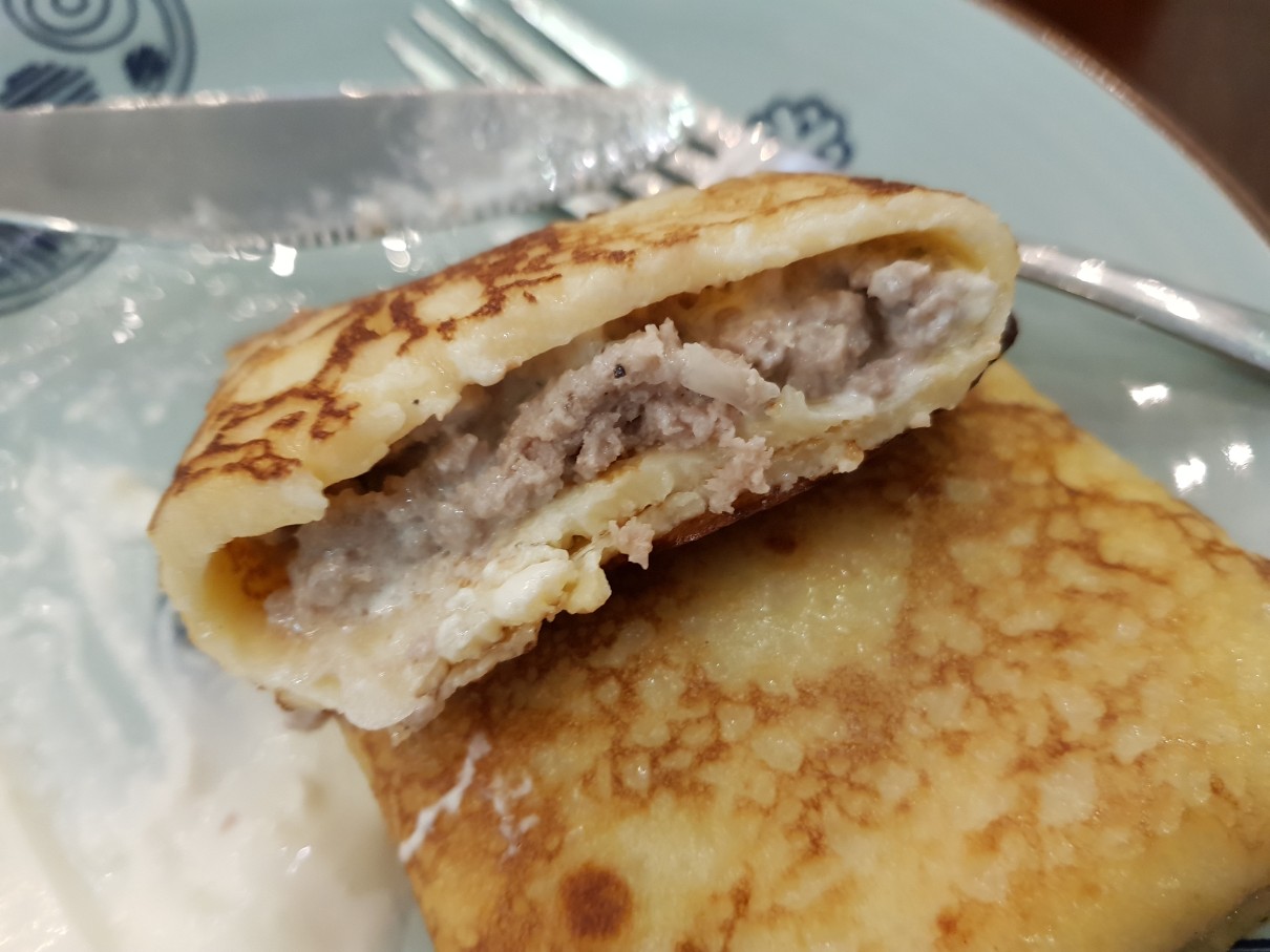 호치민 1군 러시아식 디저트 카페 Oi! Blin! Saigon - Minced meat pancake