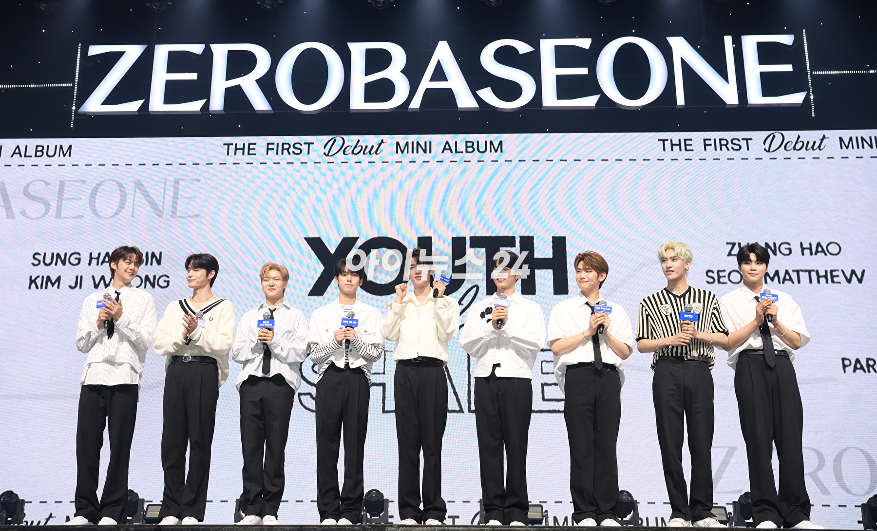 그룹 제로베이스원이 10일 오후 서울 광진구 광장동 예스24라이브홀에서 열린 제로베이스원(ZEROBASEONE) 데뷔 쇼케이스에 참석하고 있다. [사진=정소희 기자]