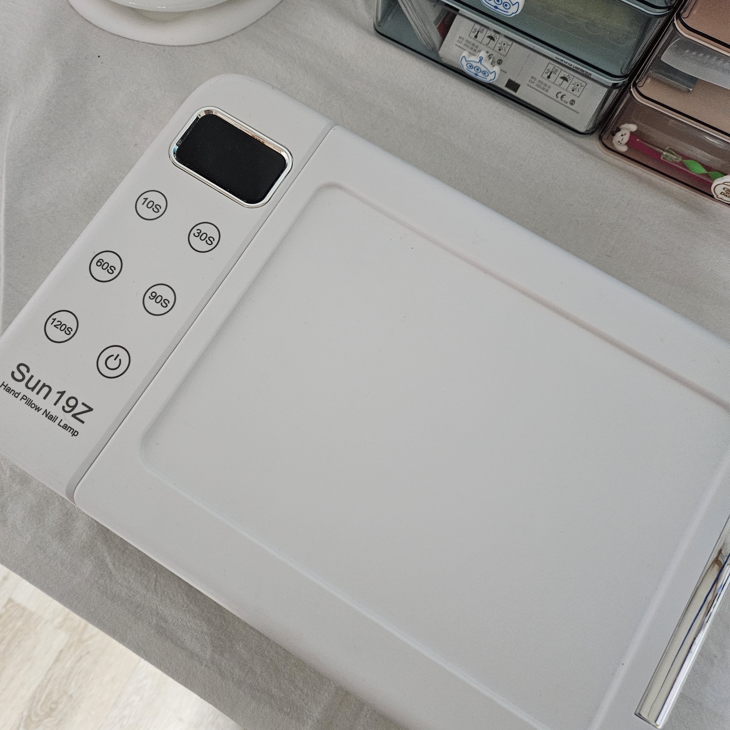 젤네일을 경화 시키는 하얀색 젤램프 SUN19Z