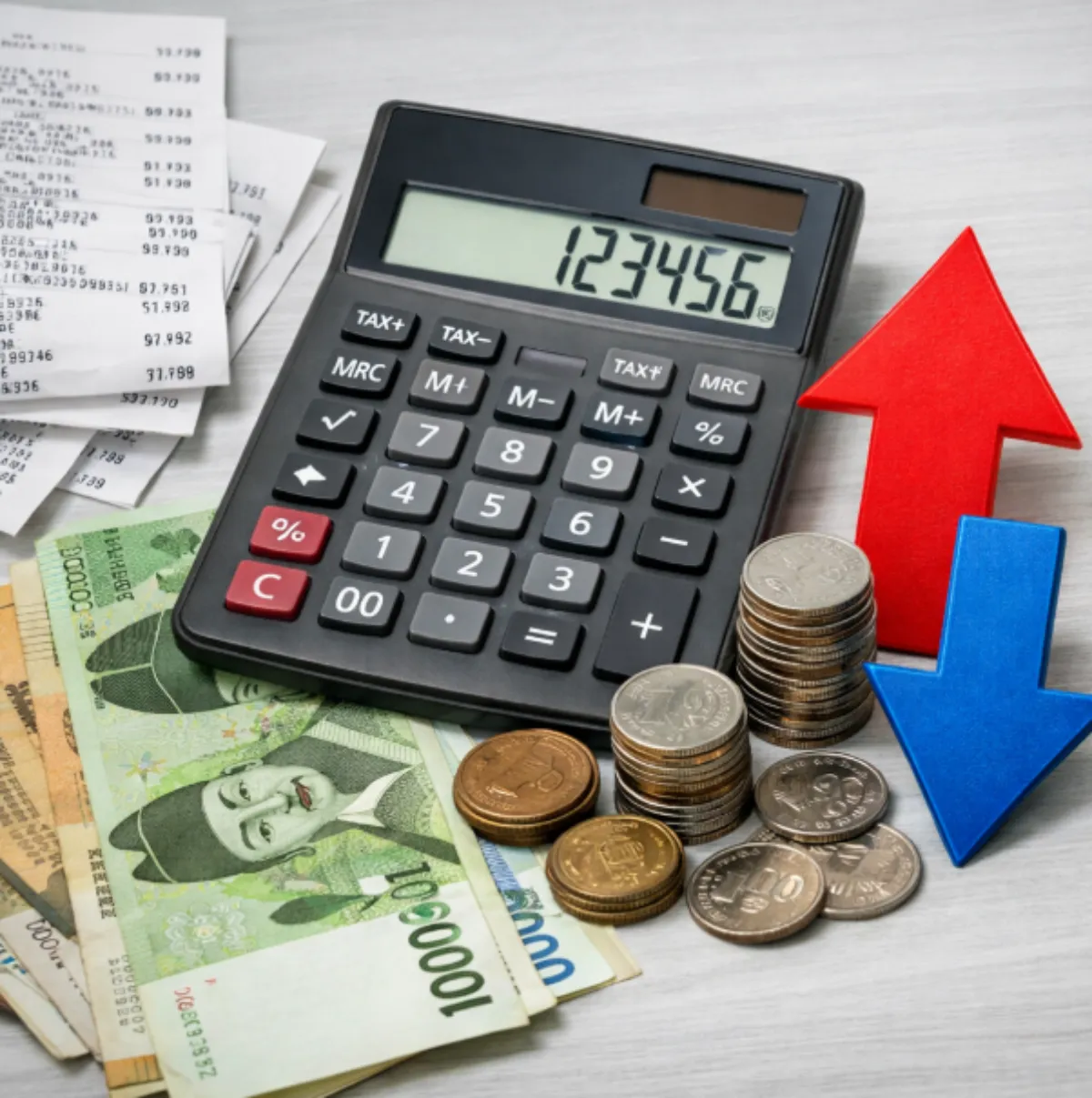 프리랜서 종합소득세 계산을 위한 영수증과 계산기