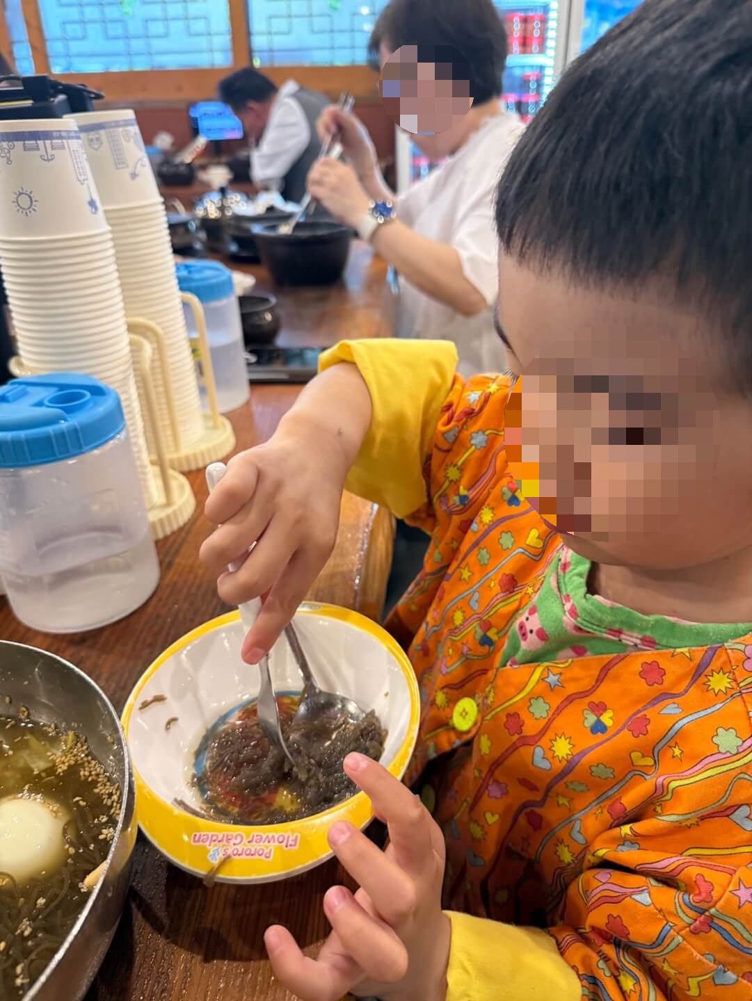 아이 냉면 먹는 모습 야탑 감미옥