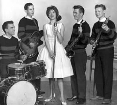 메릴리 러시 그룹 활동