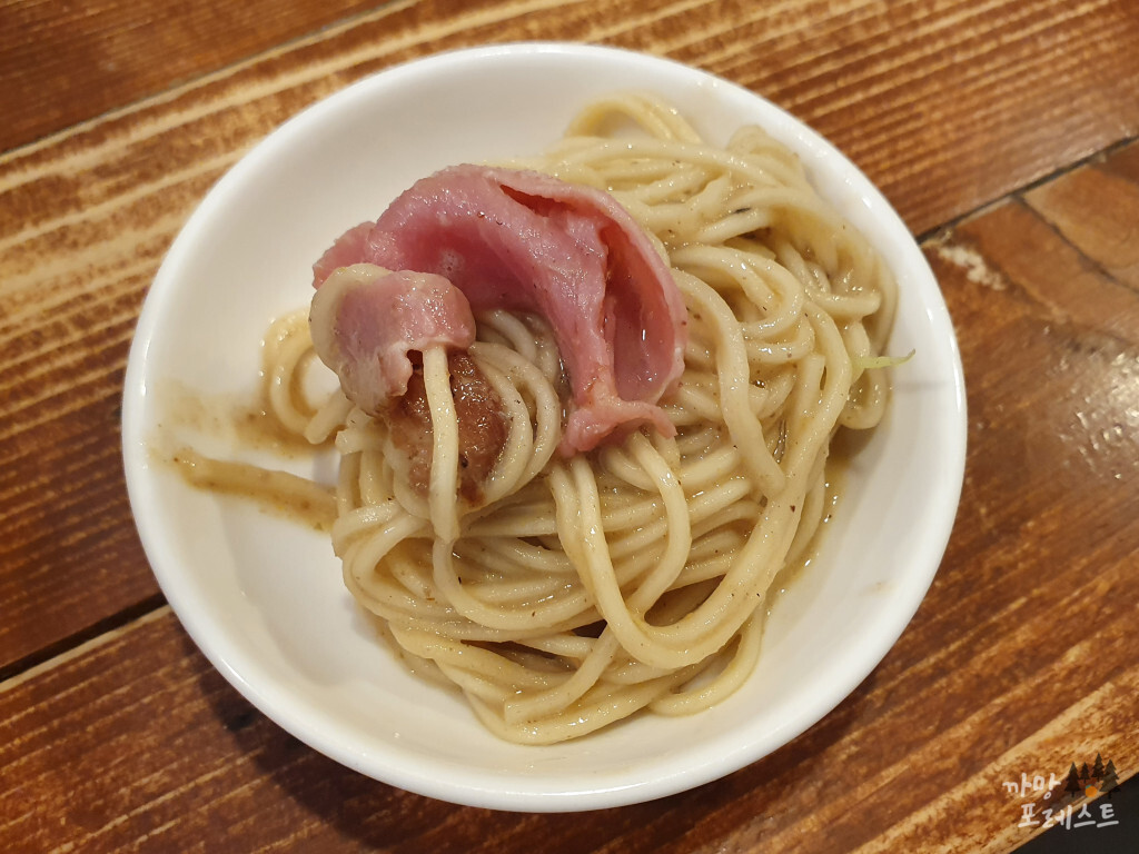 로라멘 돈코츠라면 한 그릇