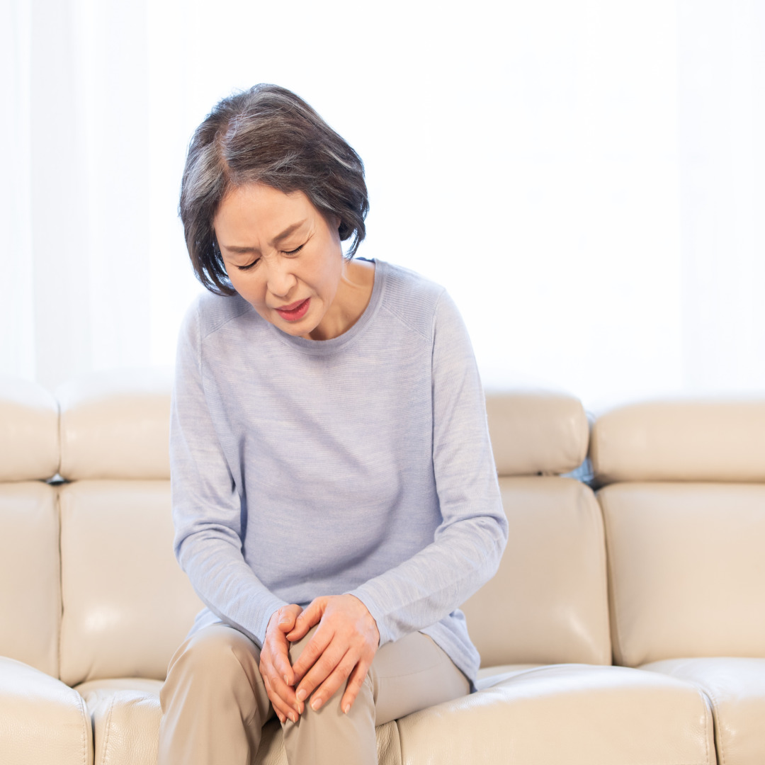 무릎 시림 완화에 효과적인 식재료 (강황, 마늘, 생강)