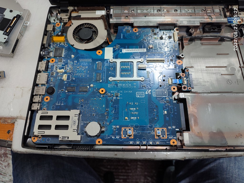 키보드 판 제거한 상태