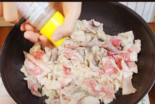 후추뿌리기