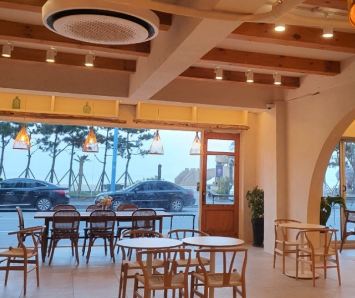 삼척해변 카페 얼 실내사진