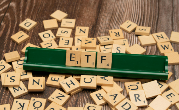 ETF라고 적혀있는 사진