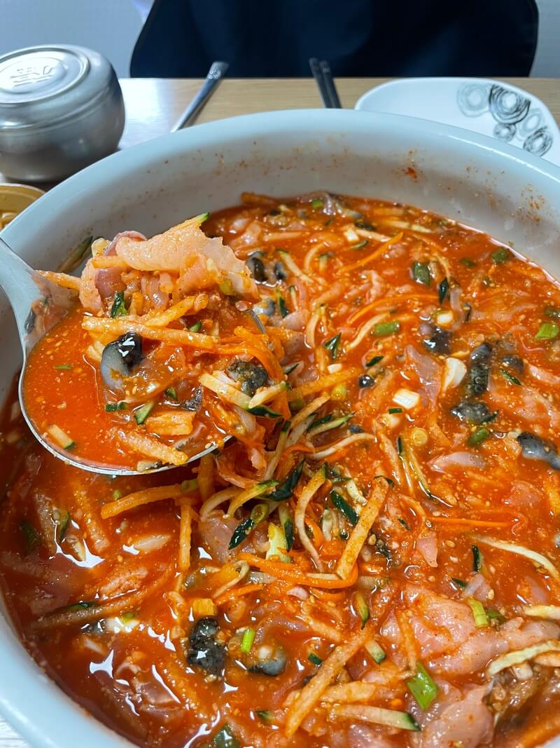 다양한 해산물 연일물회 옹가지물회