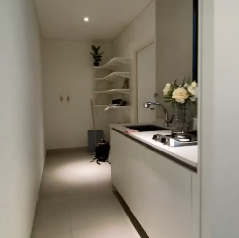 간단한 음식이나, 손님들이 많이와 음식할 공간이 필요시 사용이 가능한 보조 주방 입니다, 실용성 갑입니다.