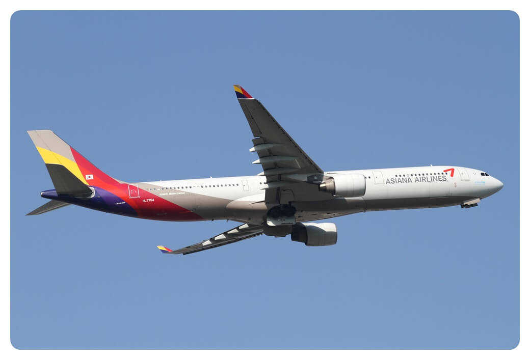 아시아나항공-에어버스-A330-300-비행기-푸른-하늘-비행중